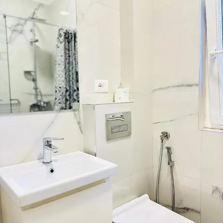 24/7 Self Check-in * Tiran